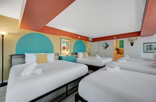 Las Vegas Strip Apartment | Stay Together Suites - Stunning Penthouse On The Strip Sleeps 16 - NO RESORT FEE