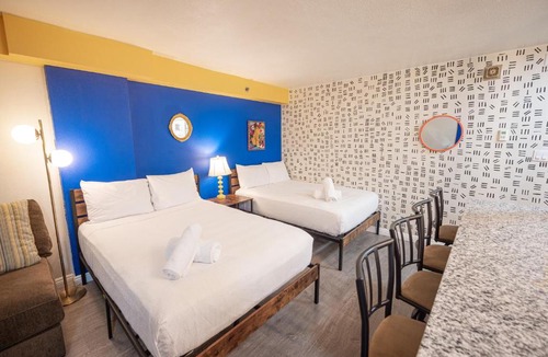 Las Vegas Strip Apartment | Stay Together Suites - Suite On The Strip Sleeps 8 - NO RESORT FEE