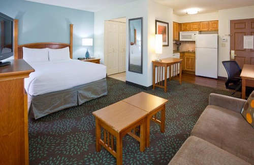 Maple Grove Hotel | Staybridge Suites Minneapolis-Maple Grove by IHG