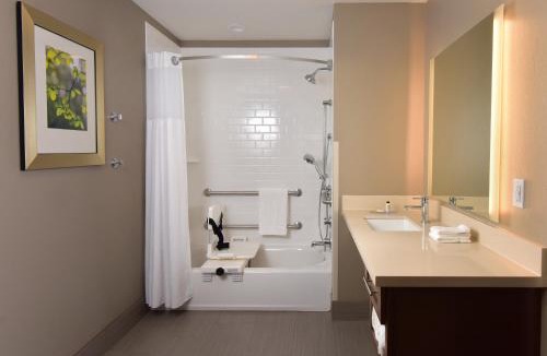 Lake Delton Hotel | Staybridge Suites - Wisconsin Dells - Lake Delton by IHG