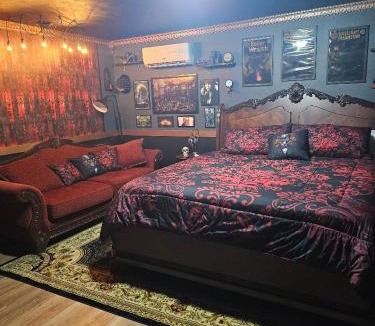 Eureka Springs Bed & Breakfast | Steampunk Inn