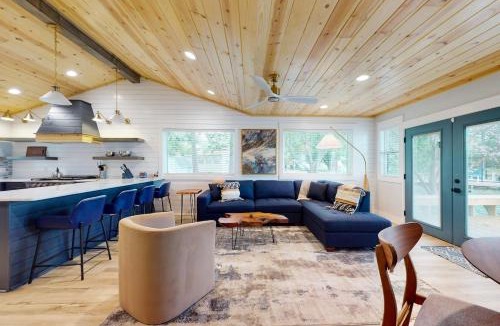 Lake Hamilton House | Step-Free Lake Hamilton Retreat: Private Pier, Kayaks & Scenic Views
