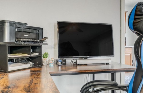 Central Colorado Springs House | Steps to Downtown Eateries and Bars with Fire Pit