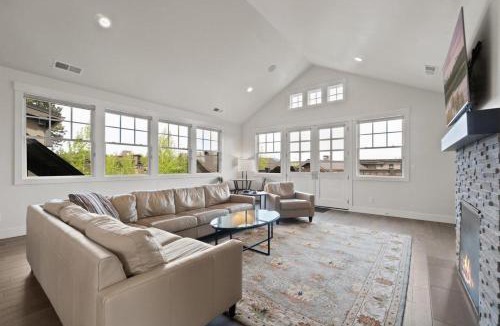 Bend House | Stone