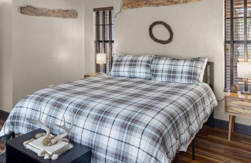 Eureka Springs Apartment | Stonegate Lodge Bear's Den Kitchen, Pool, Firepit, WIFI ,Smart TVs