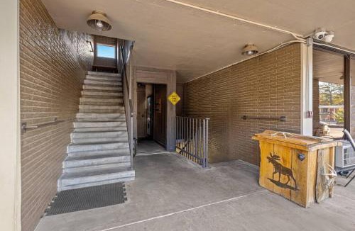 Eureka Springs Apartment | Stonegate Lodge King Bed, WiFi, 50in TV, Fire Pit, Salt Water Pool Room # 310