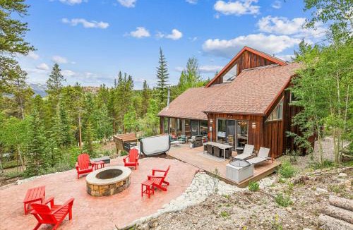 Dunkin Hill House | Stormbunker Paradise, Spacious home with stunning wooded views and hot hub