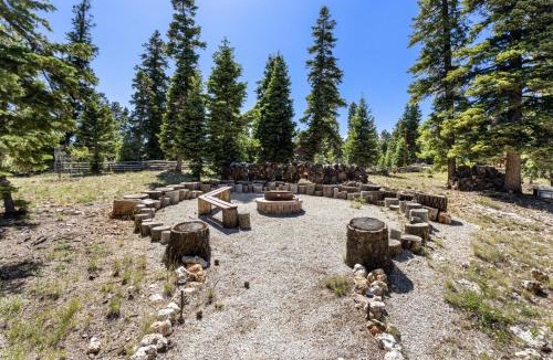 Duck Creek Village House | Strawberry Summit Cabin Retreat