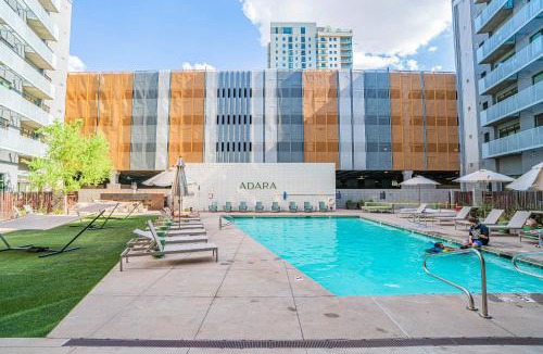 Evans Churchill Apartment | Striking 2BD - CDT- Gym, Pool, Parking - Sleep8