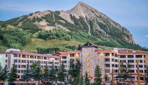 Mount Crested Butte House | Studio 211 - Perfect Location with Pool and Hot Tub