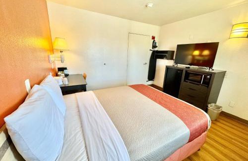 Bellflower Hotel | Studio 6 Bellflower CA Los Angeles