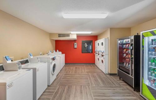 Brookfield Hotel | Studio 6 Extended Stay Milwaukee Brookfield WI