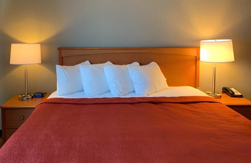 Highlands Hotel | Studio 6 Lincoln, NE - Airport