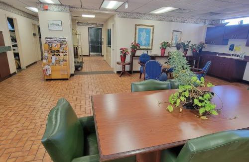 Decatur Hotel | Studio 9 Inn & Suites