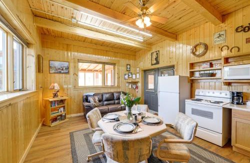 Cora Apartment | Studio Cabin w/Mtn Views by the Green River!