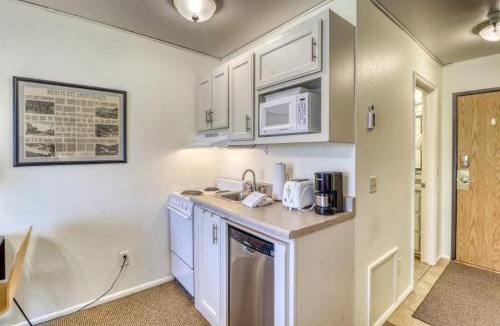 North Park City Apartment | Studio condo with pool & hot tub - disability access near the slopes