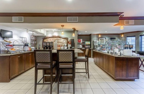 Davenport Apartment | Studio | Free Breakfast, Indoor Pool & Hot Tub