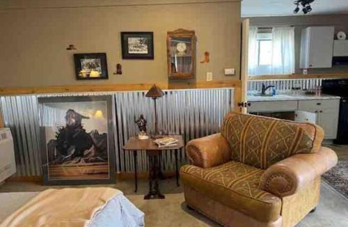 Craig House | Studio in Downtown Craig Walk to Missouri River