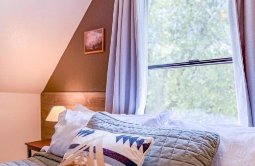Oakhurst Apartment | Studio Loft Near Yosemite with Kitchenette