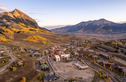 Mount Crested Butte House | Studio Perfect Location 311 with Pool and Hot Tub
