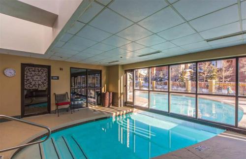 Crested Butte House | Studio with Biking Trails Pool Hot Tub
