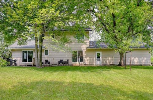 Au Gres House | Stunning Au Gres Retreat with Grill Less Than 1 Mi to Marina