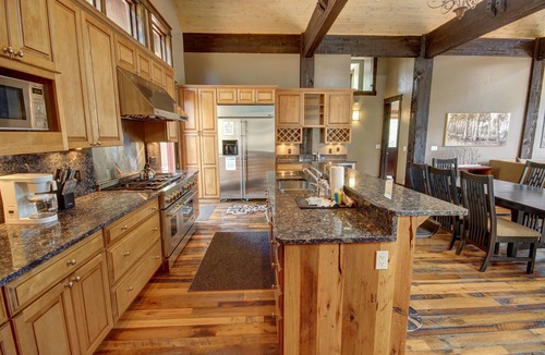 Keystone House | Stunning Home, Decks, Hot tub, Walk to River Run!