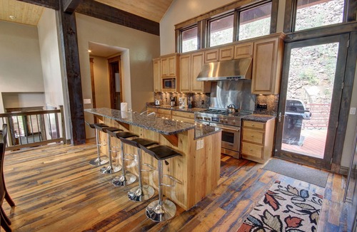 Keystone House | Stunning Home, Decks, Hot tub, Walk to River Run!