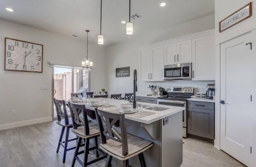 Washington House | Stunning Home - Private Hot Tub, Heated Pool - Great Location
