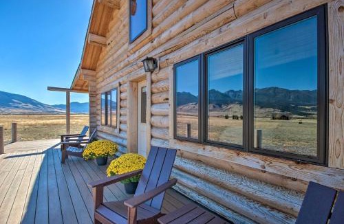 Livingston House | Stunning Mountain Views: Livingston Cabin w/Deck!