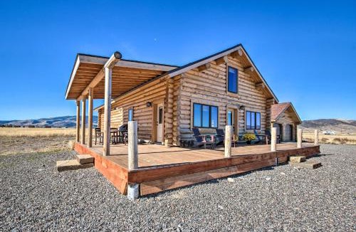 Livingston House | Stunning Mountain Views: Livingston Cabin w/Deck!