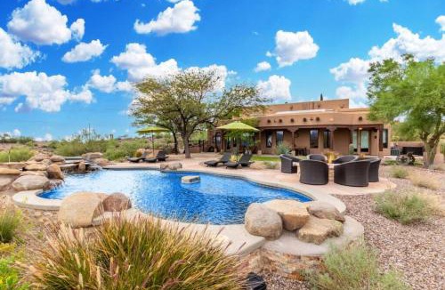 Fort McDowell House | Stunning Secluded Ranch, Sleeps 6 Comfortably, Pool & Jacuzzi