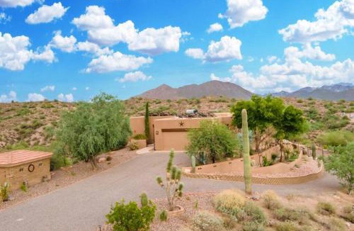 Fort McDowell House | Stunning Secluded Ranch, Sleeps 6 Comfortably, Pool & Jacuzzi