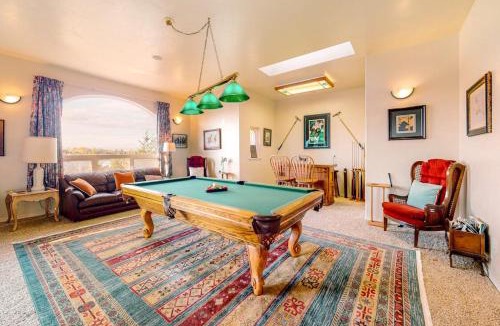 Florence House | Stunning Spacious Riverfront House with Private Sauna