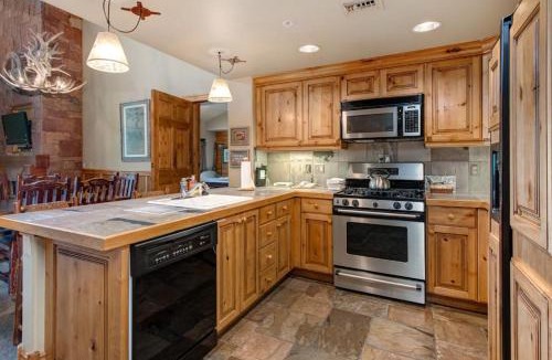 Deer Valley House | Stunning view condo with fireplace & close to everything