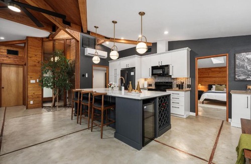 Oakhurst House | Stunning views Hot tub Games 5BR Sleeps 14