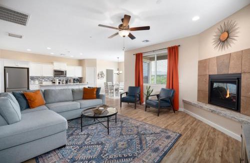 Cottonwood House | Stunning Views with Hot Tub in a Great Location 3 bed 3 bath