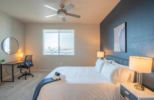 Tempe Apartment | Stylish 1BD - Balcony, Pool, Gym, W-D - Sleeps 4