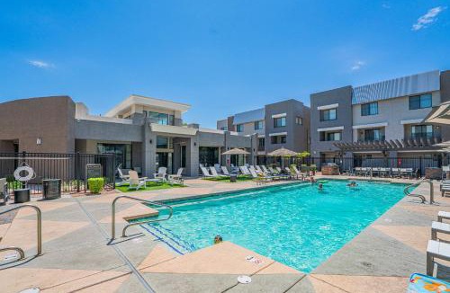 Glendale Sports and Entertainment District Apartment | Stylish 1BD Walk to Westgate Pool Gym WD