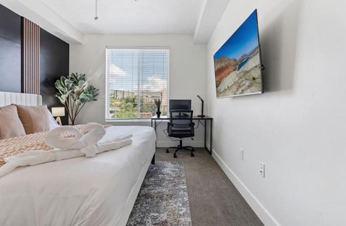 Downtown Salt Lake City Apartment | Stylish 1BR w Parking, Near Temple Square & Delta Center