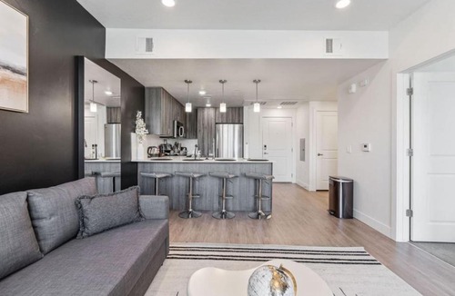 Downtown Salt Lake City Apartment | Stylish 1BR w Parking, Near Temple Square & Delta Center