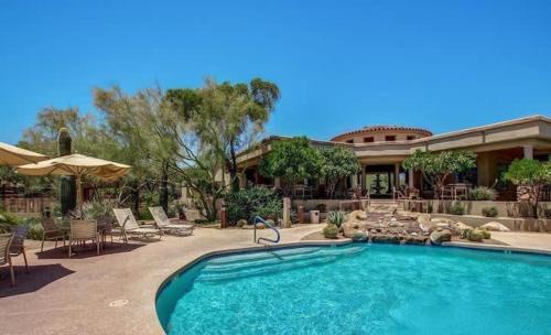 Talon Retreat House | Stylish 2BR and 2BA Private Condo Getaway