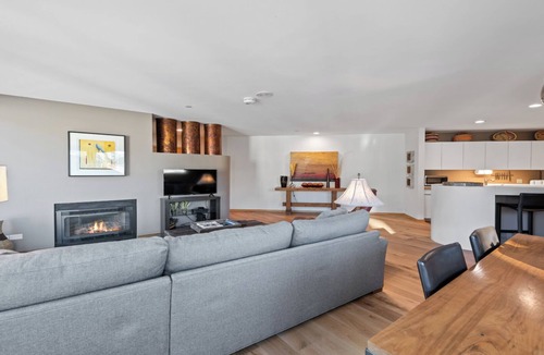 Vail Condo | Stylish 2BR High-Floor Vail Mountain Views Modern Comfort & Balcony