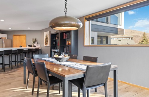 Vail Condo | Stylish 2BR High-Floor Vail Mountain Views Modern Comfort & Balcony