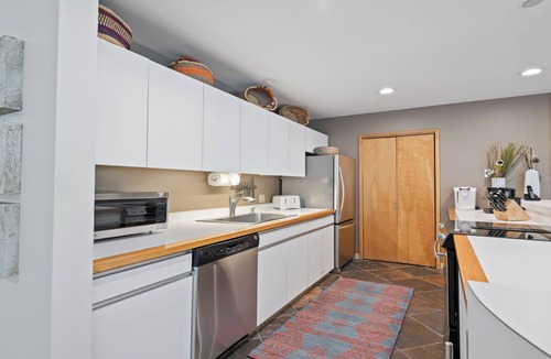 Vail Condo | Stylish 2BR High-Floor Vail Mountain Views Modern Comfort & Balcony