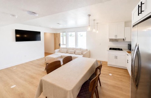 Downtown Los Angeles House | Stylish 4BR Near USC & Downtown LA