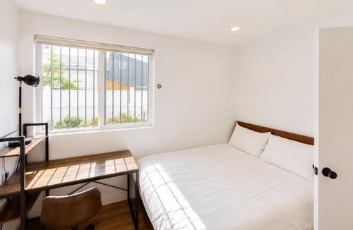 Downtown Los Angeles House | Stylish 4BR Near USC & Downtown LA
