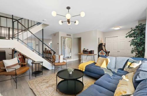 Casa Granada Townhouses House | Stylish 4BR Oasis Hot Tub Fire Pit & Arcade