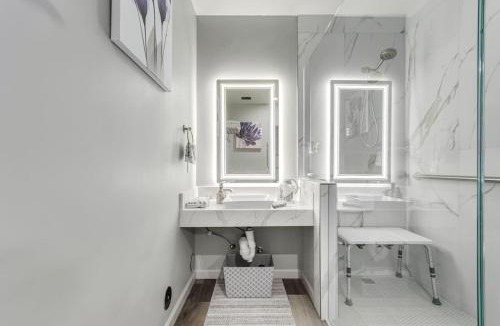 Fountain Hills House | Stylish and Prestigious - 2 Bed, 2 Bath On The Avenue
