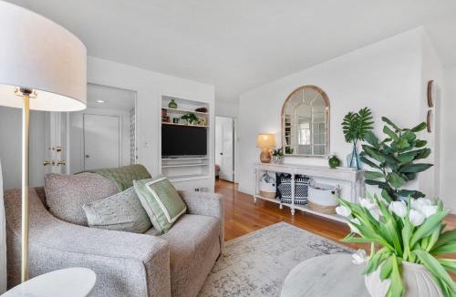 North Spokane House | Stylish & Bright 4BR - Close To Whitworth